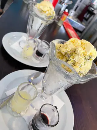Helado tradicional (bastani)