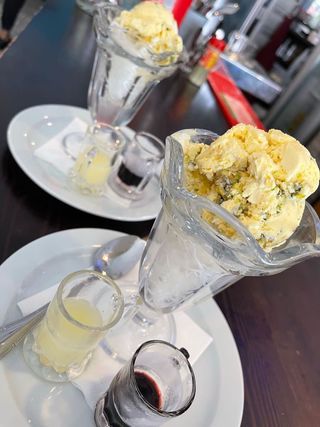 Helado tradicional (bastani)