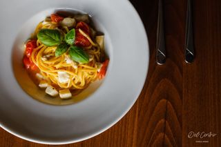 Spaghetti integrale cu roșii cherry si mozzarella