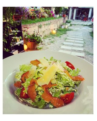 Цезар със сьомга (350г)