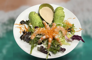 Aguacate con langostinos