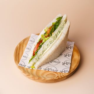 Sándwich Vegetal de Pollo con Berros