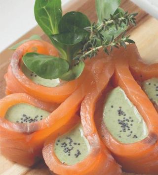 ორაგული  კრემყველის და ტარხუნის სოუსით