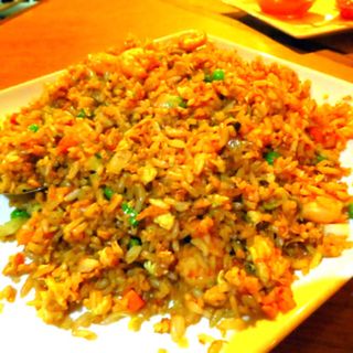 25. Arroz Especial Con Salsa Cantonés De Marisco