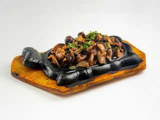 Мясо на жаровне с грибами