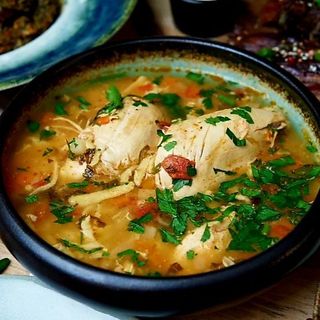 Ciorbă de pui cu tăieței de casă