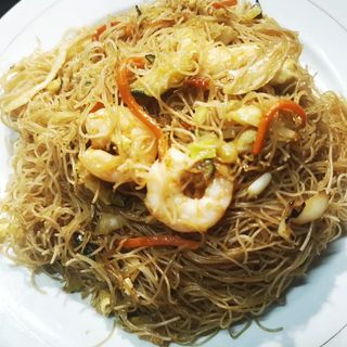 Fideos De Arroz Fritos Con Gambas