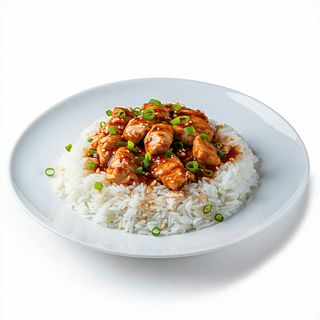 Plato de pollo con arroz y patatas