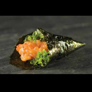 114 Temaki spicy salmon