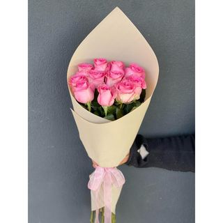 11 рожевих троянд з пакуванням
