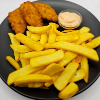 Crispy Piept de Pui cu Cartofi Prajiti