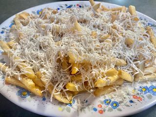 50.Пържени картофи със сирене (400г)