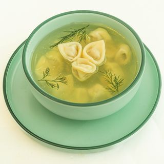 Пельмени с бульоном