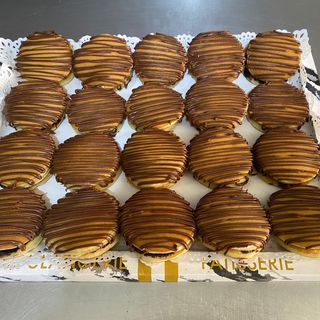Plateaux de mini pain cakes au chocolat 