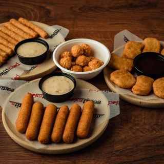 118. Nuggets De Pollo Con Salsa BBQ (8 Uds.)