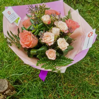 Buchet trandafiri si miniroze