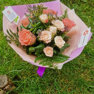 Buchet trandafiri si miniroze