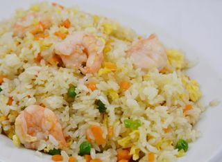 Arroz frito con gambas