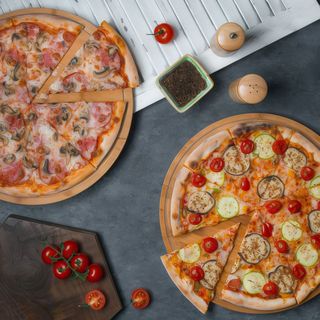 Pizza especialidad + 1 Entrante + 2 Bebidas