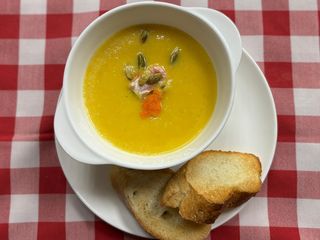Гарбузовий крем-суп з лососем (250g)