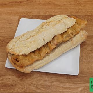 Bocadillo de Escalope con Salsa de Queso Picon