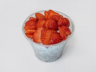 Йогурт с чия, Нутела и ягоди (250г)