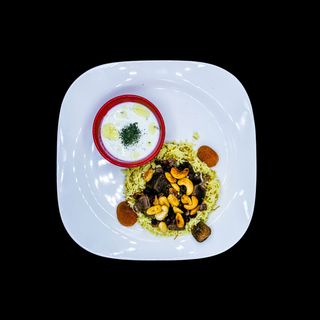 Makloubeh de berbecut (tigaie răsturnată)