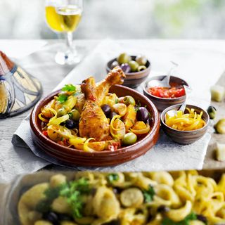 Tajine De Poulet Au Citron Confit, Miel Et Romarin