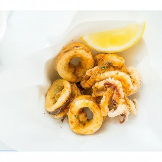 Bocadillo caliente calamares a la romana