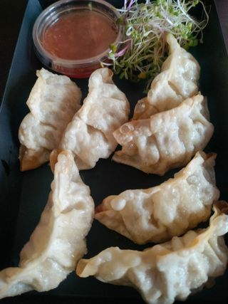 Pierożki gyoza z kurczakiem 7 szt.