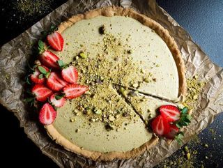 Tartă cu cremă de fistic și ciocolată