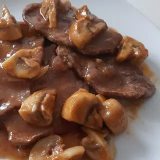 75.Ternera Con Champiñones