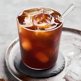 Айс-Американо (в большом прозрачном стакане)