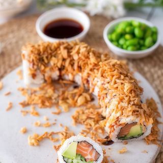 24. Rollo salmón picante (4uds.) / Spicy salmon roll (4 pieces)