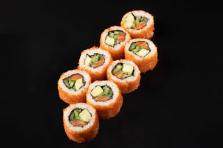 Каліфорнія з лососем в тобіко (220гр)