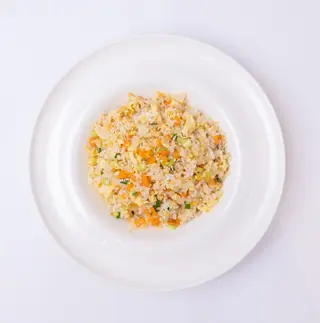 Рис жареный с яйцом и овощами