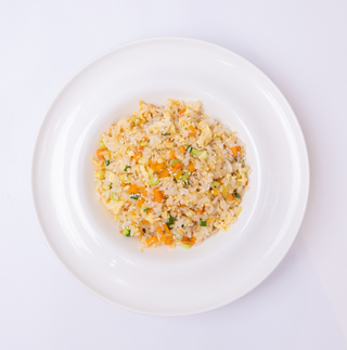 Рис жареный с яйцом и овощами