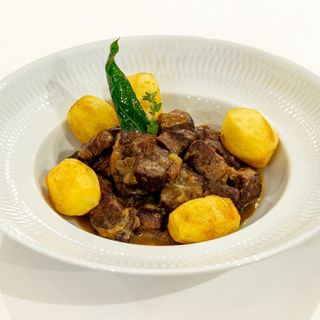 Degustación  de estofado de buey con arroz