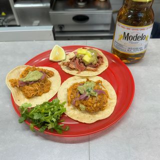 Tacos de Tinga de pollo (3 unidades)