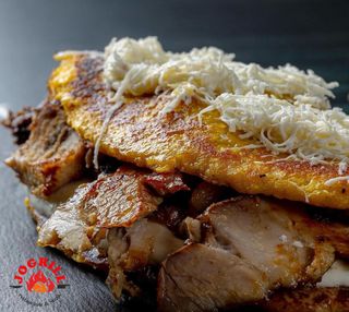 Cachapa Queso De Mano Y Pernil