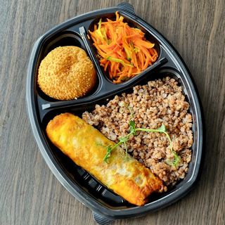 Ланч бокс №42 (бризоль мясная с помидорами + каша гречневая)