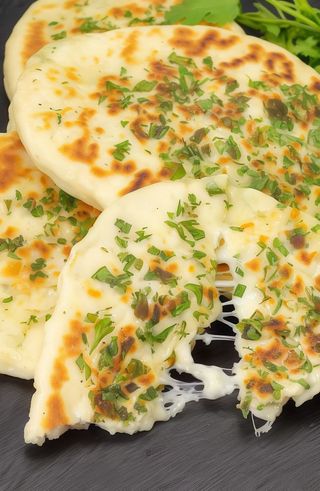 Cheese Naan (1 Uds.)