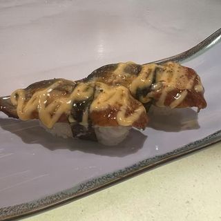 71A.Nigiri De Anguila Con Mayonesa Picante (2 Pzs.)
