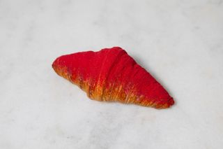 Круасан малина-маскарпоне