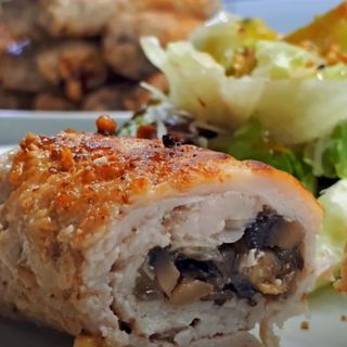 Курячі крученики з печерицями