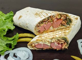 მექსიკური ჰოთ დოგი ღორის ხორცით ლავაშში