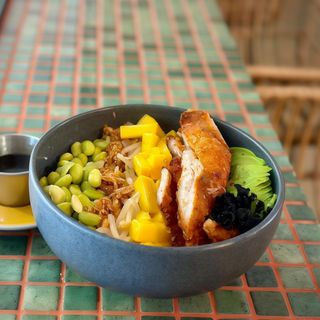 Poke bowl de pollo crujiente