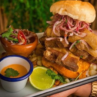 Pan con chicharrón extreme