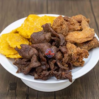 CARNE SALADA , POLLO FRITO Y PATACONES