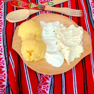 Mamaliga cu Branza de Burduf și Smantana 400 Gr.